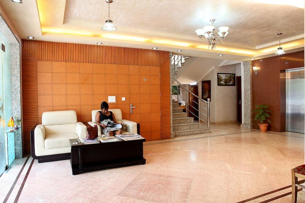 Indira International Inn Ню Делхи Екстериор снимка