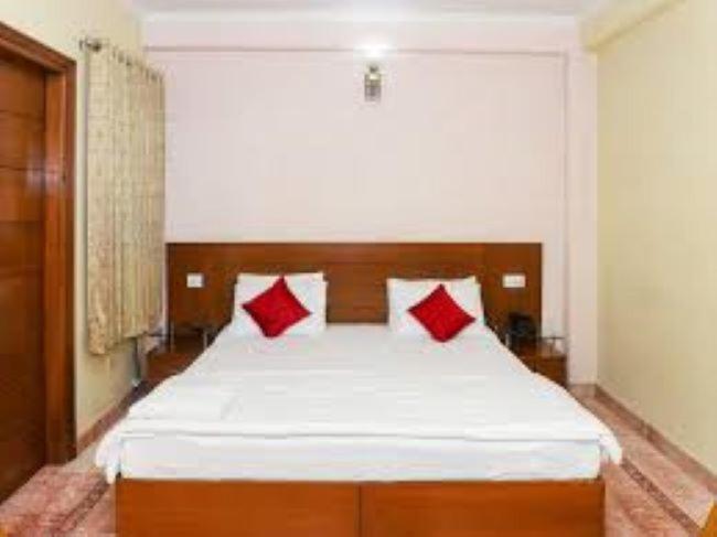 Indira International Inn Ню Делхи Екстериор снимка