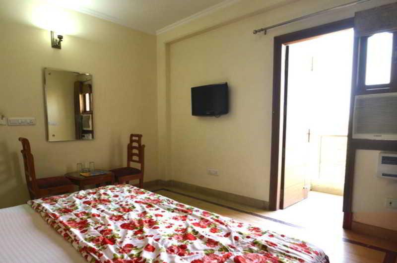 Indira International Inn Ню Делхи Екстериор снимка