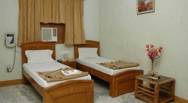 Indira International Inn Ню Делхи Екстериор снимка